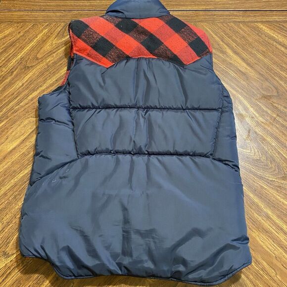 Timberland Men’s Red Buffalo Plaid Navy Blue Puffer Vest Size Medium - Picture 7 of 7